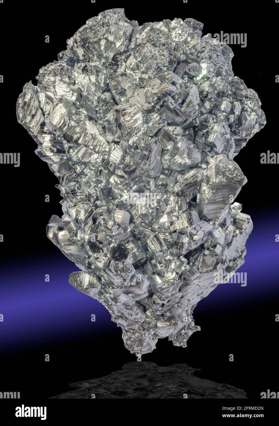 El zinc es un elemento químico con el símbolo Zn y el número atómico 30. Foto de stock