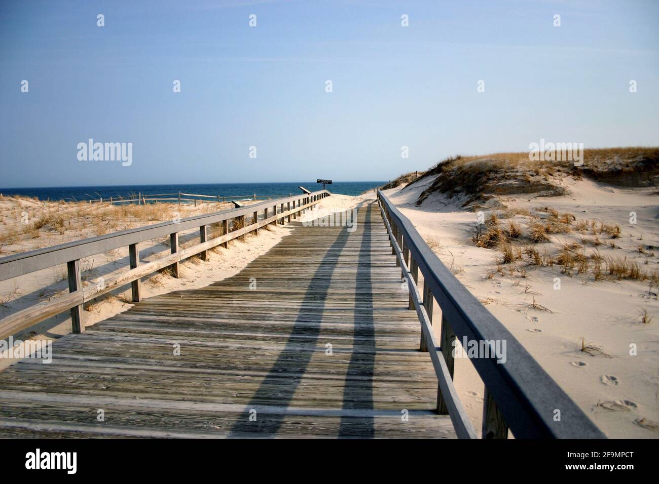 El verano está llegando, paseo marítimo a la playa, costa de Nueva Jersey, Estados Unidos Foto de stock