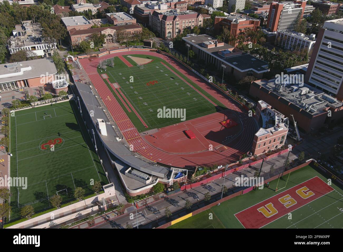 Una vista aérea de Cromwell Field y Loker Stadium en el campus de la  Universidad del Sur de California, domingo, 18 de abril de 2021, en Los  Ángeles. El Fotografía de stock - Alamy