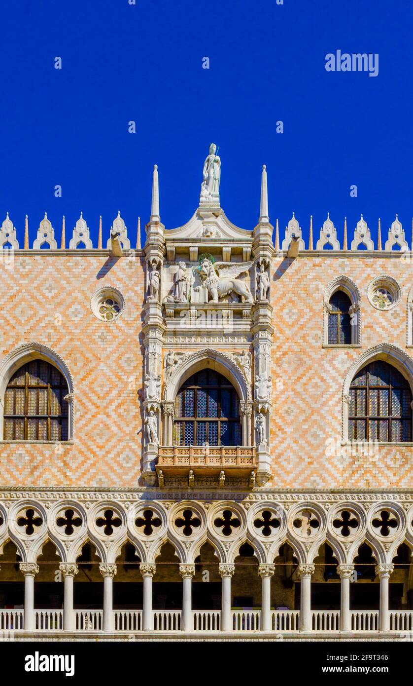 detalle del palacio del doge en venecia, italia Foto de stock