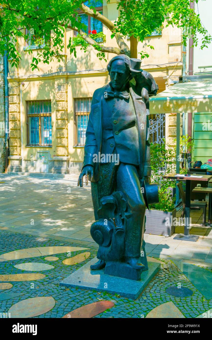 BRATISLAVA, ESLOVAQUIA, 28 DE MAYO de 2016: Estatua de Hans Christian Andersen situada en la plaza hviezdoslav en Bratislava Foto de stock
