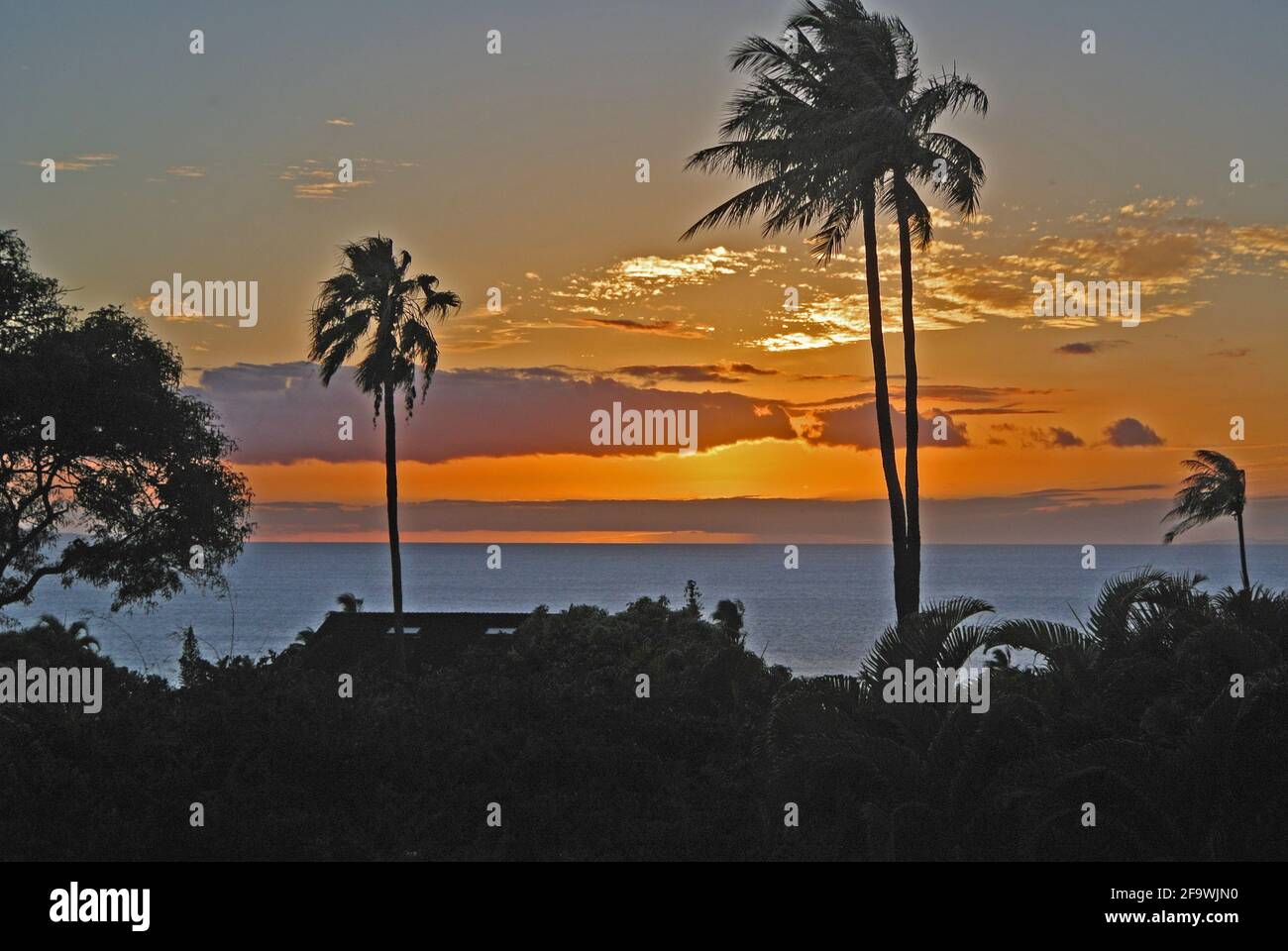Vista al atardecer del océano pacífico desde Lahaina Maui Hawaii estados unidos Foto de stock