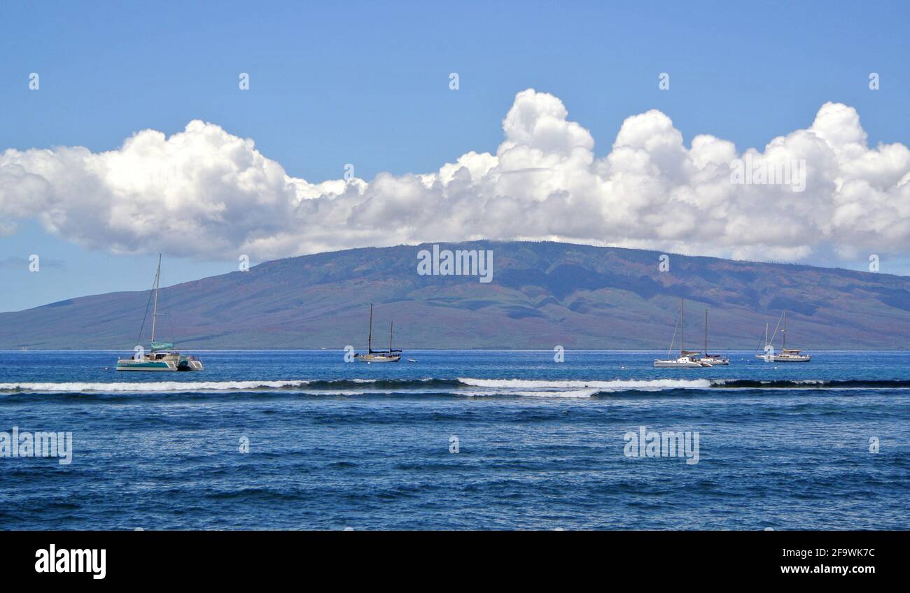 Vistas del puerto en Lahaina Maui Hawaii durante el covid 19 cierre parcial Foto de stock