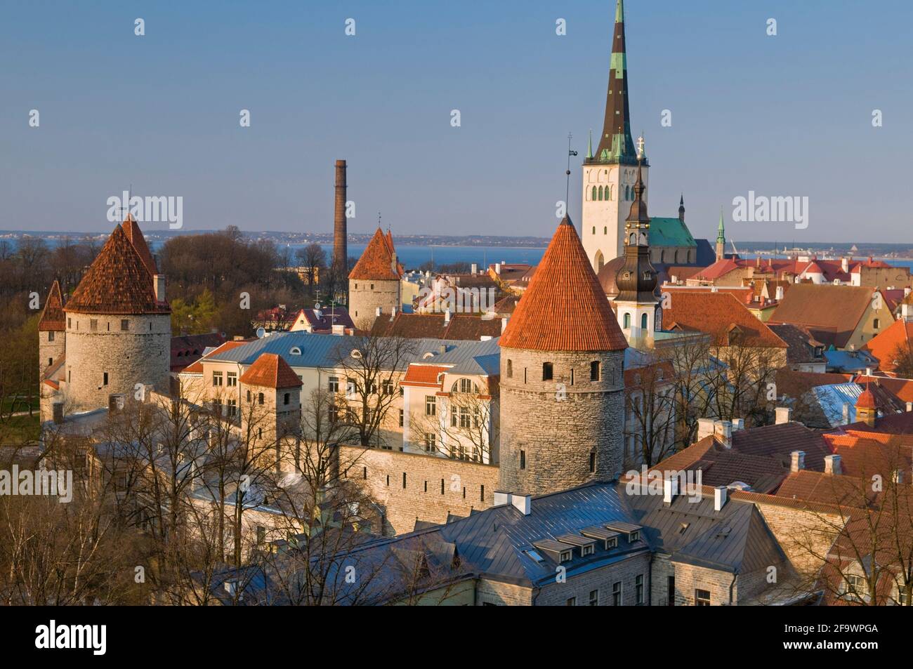 Vista de la Ciudad Vieja de Tallin Estonia Foto de stock