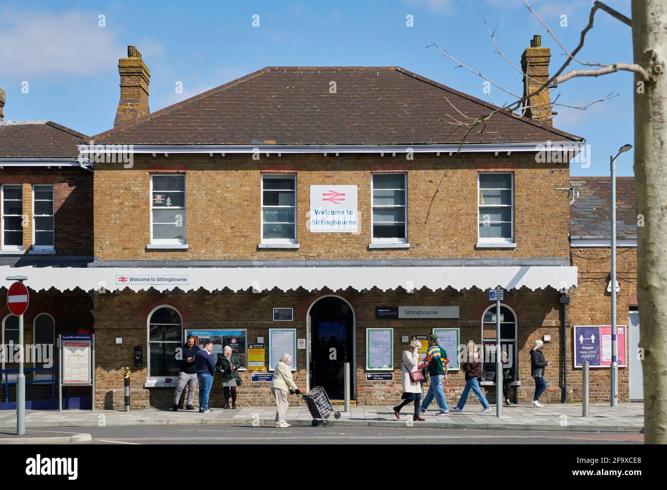 El exterior de la estación de tren de Sittingbourne, Kent, sudeste de Inglaterra, Reino Unido Foto de stock