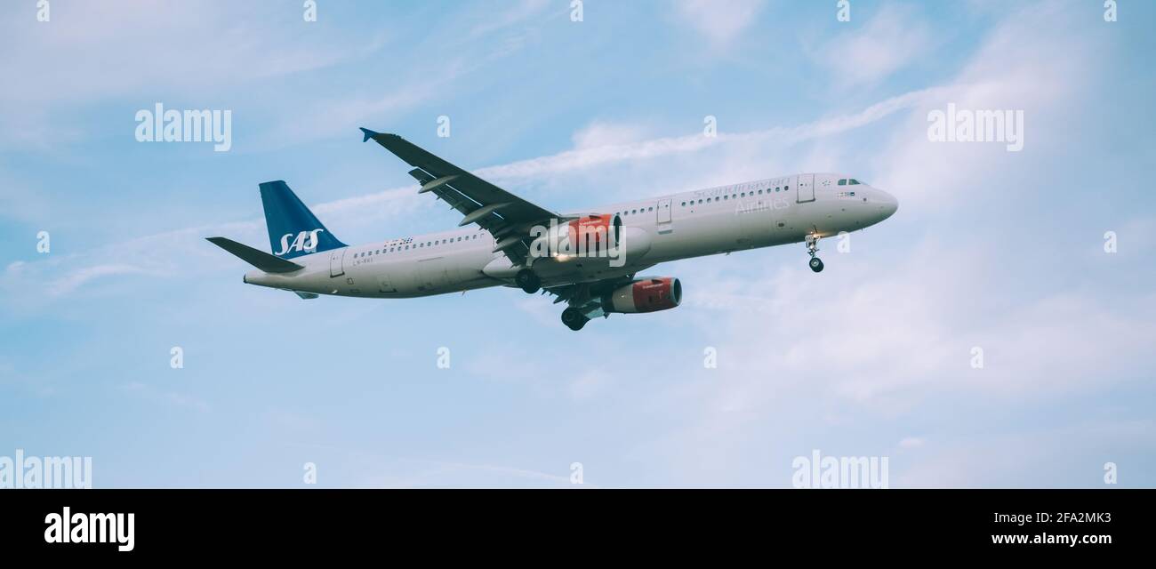 Copenhague, Dinamarca - 19 de julio de 2019. SAS, Scandinavian Airlines aterriza en el aeropuerto Kastrup de Copenhague. Foto de stock