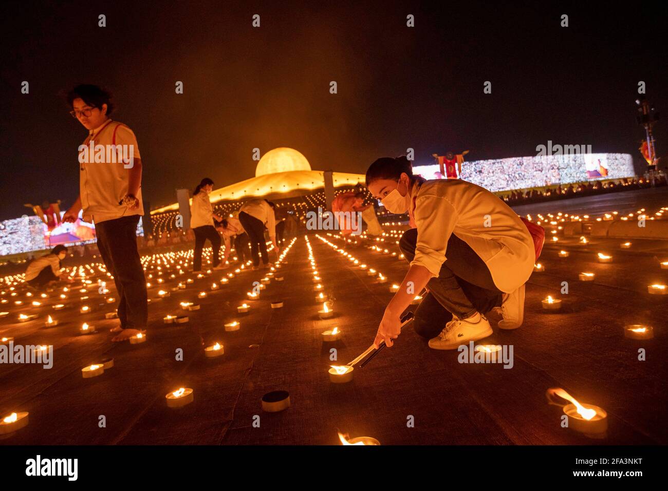 Velas dentro fotografías e imágenes de alta resolución - Alamy