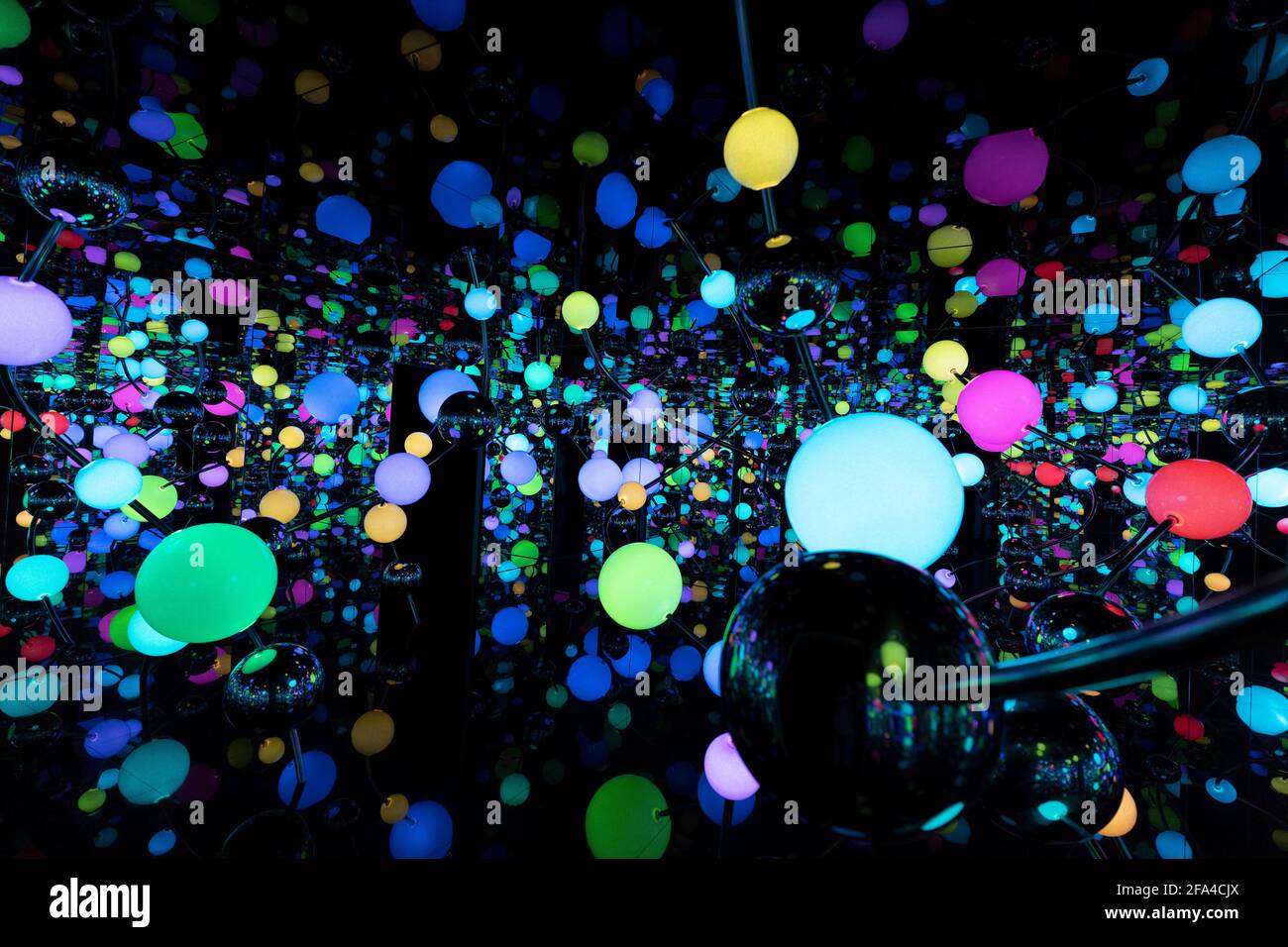 Yayomi kusama fotografías e imágenes de alta resolución Alamy