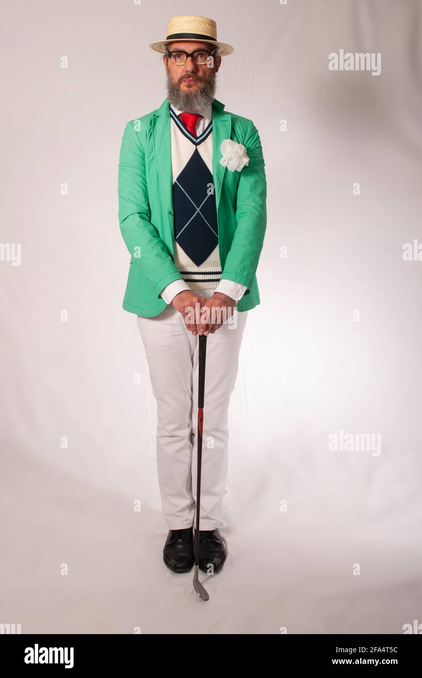 modelo de hombre anciano seguro en ropa vintage Fotografía de stock - Alamy