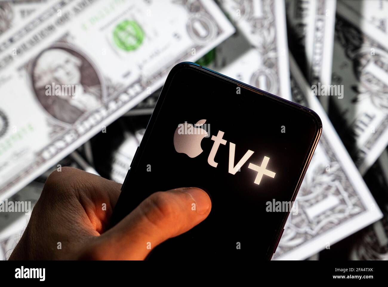 En esta ilustración de la foto, el servicio de streaming de Internet a la  carta de Estados Unidos de Apple, Apple TV+ (más) logotipo visto en una  pantalla de dispositivo móvil Android