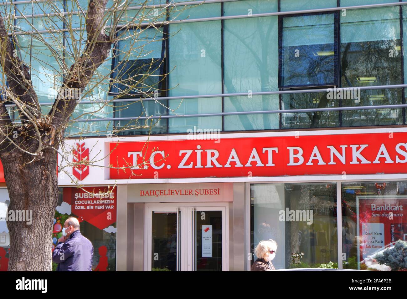 Bahcelievler Cankaya Ankara Sucursal del Banco Ziraat Turco - Turkiye Ziraat Bankasi Foto de stock