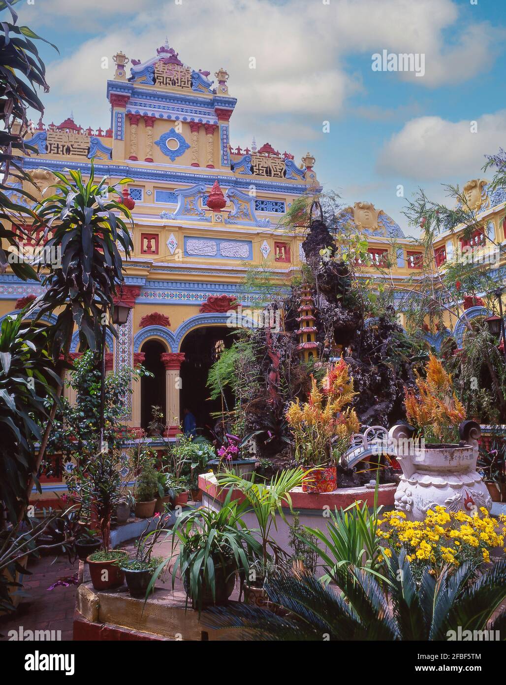 Thanh que Pagoda patio, Tan An, Provincia de Long An, República Socialista de Vietnam Foto de stock