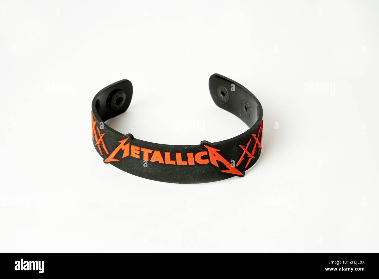 Pulsera Metallica aislada Fotografía de stock - Alamy