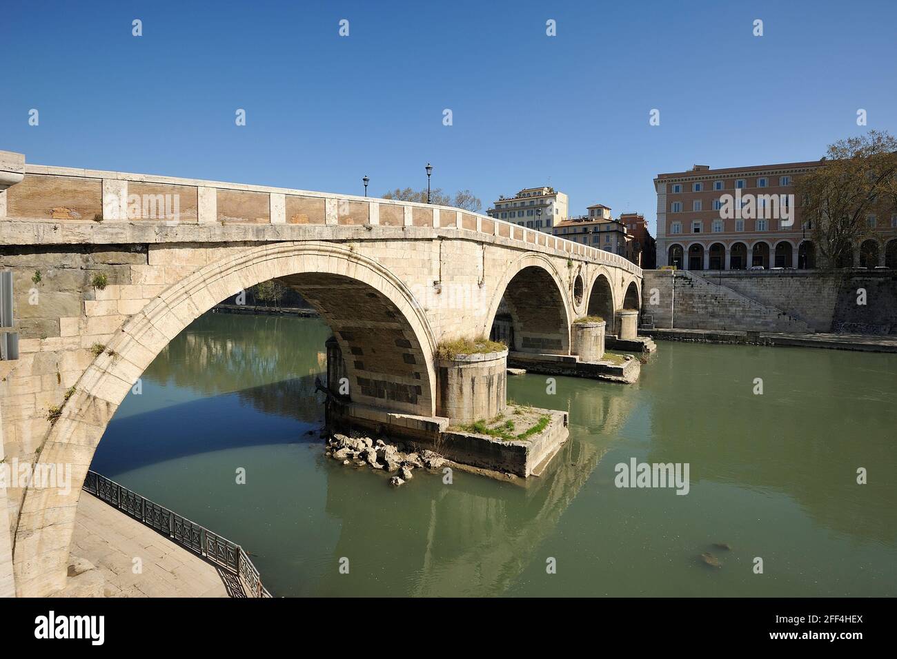 Italia, Roma, río Tíber, Ponte Sisto bridge Foto de stock