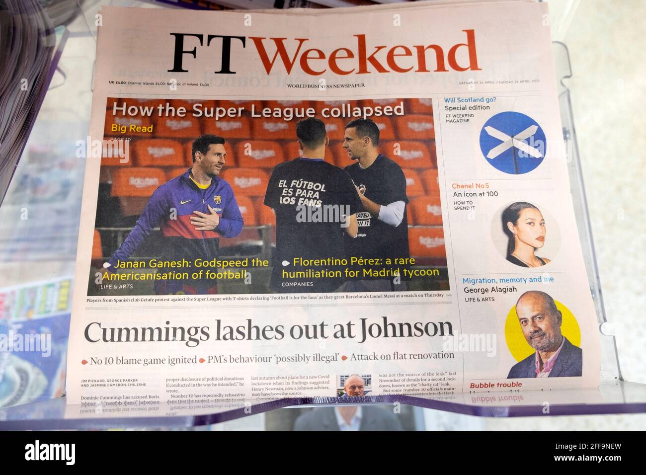PIE Fin de semana portada del periódico titular 'Cómo la Super Liga El futbol deportivo colapsado Financial Times artículo 24 de abril de 2021 Londres Inglaterra Reino Unido Foto de stock