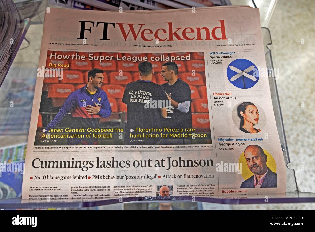 PIE Fin de semana portada del periódico titular 'Cómo la Super Liga El futbol deportivo colapsado Financial Times artículo 24 de abril de 2021 Londres Inglaterra Reino Unido Foto de stock
