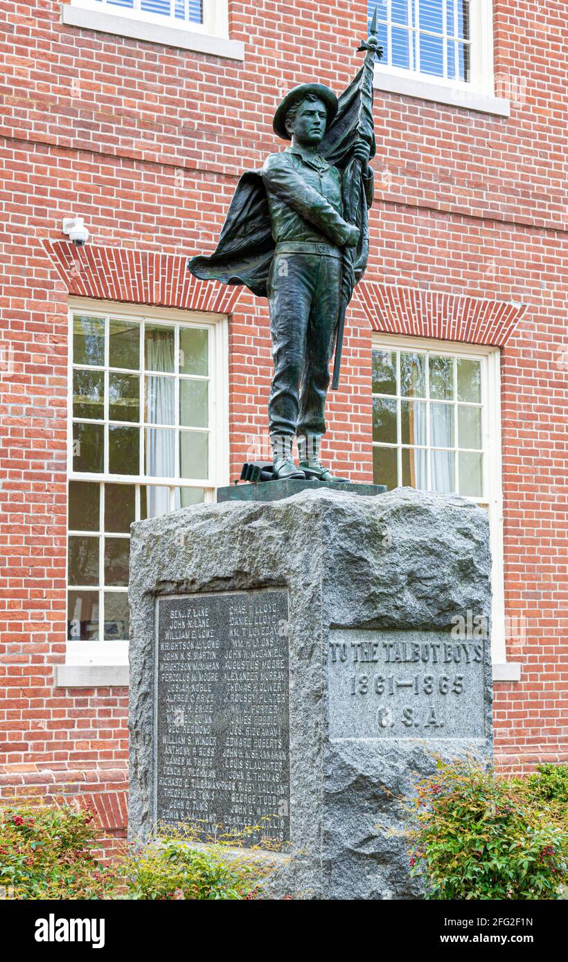 04-16-2021 Easton, MD, EE.UU.: Uno de los últimos monumentos confederados en los EE.UU. Que se dedica a los soldados confederados del ejército del condado de Talbot (a t Foto de stock