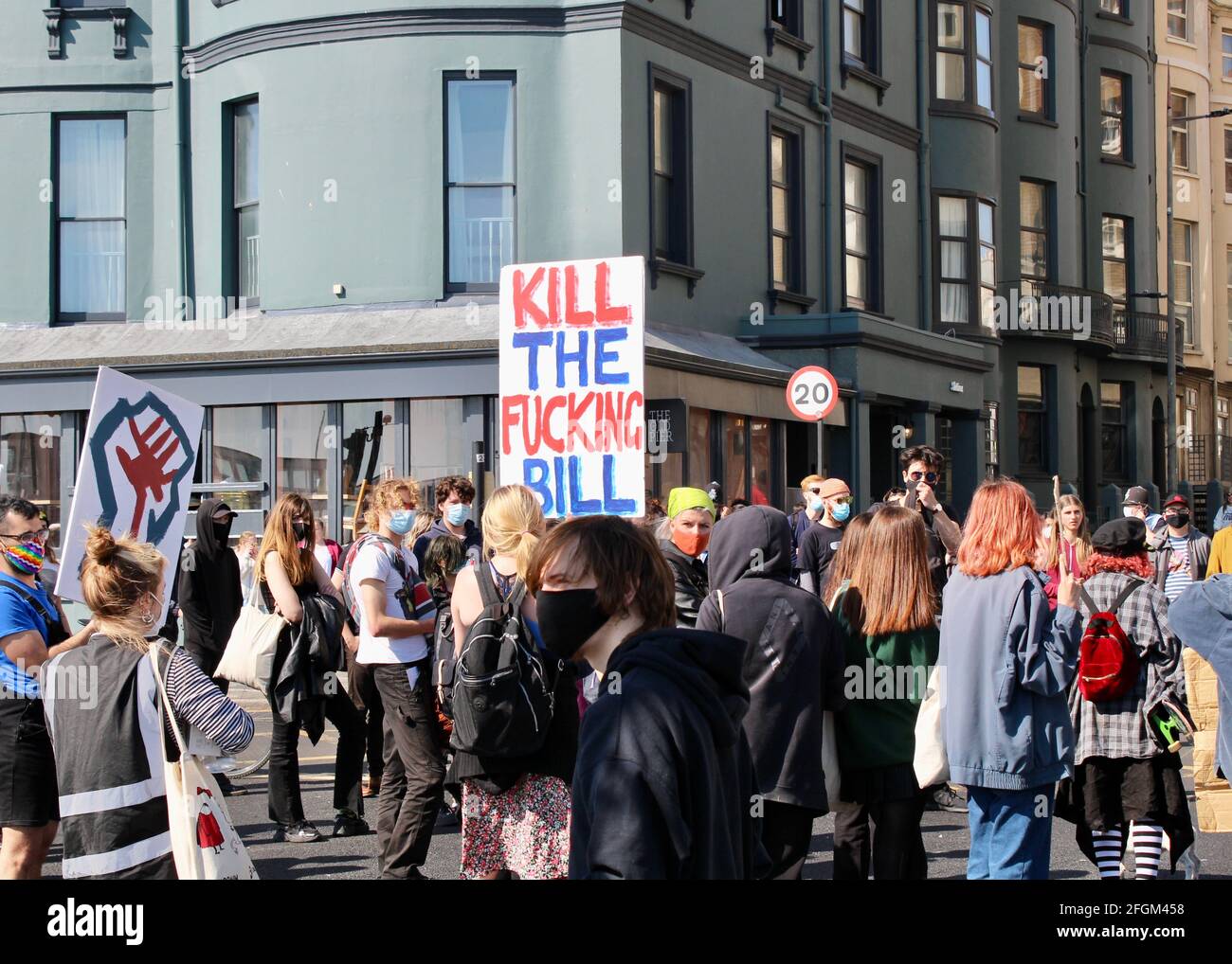 Manifestación contra el proyecto de ley policial en las calles de Brighton, Inglaterra, Reino Unido Foto de stock