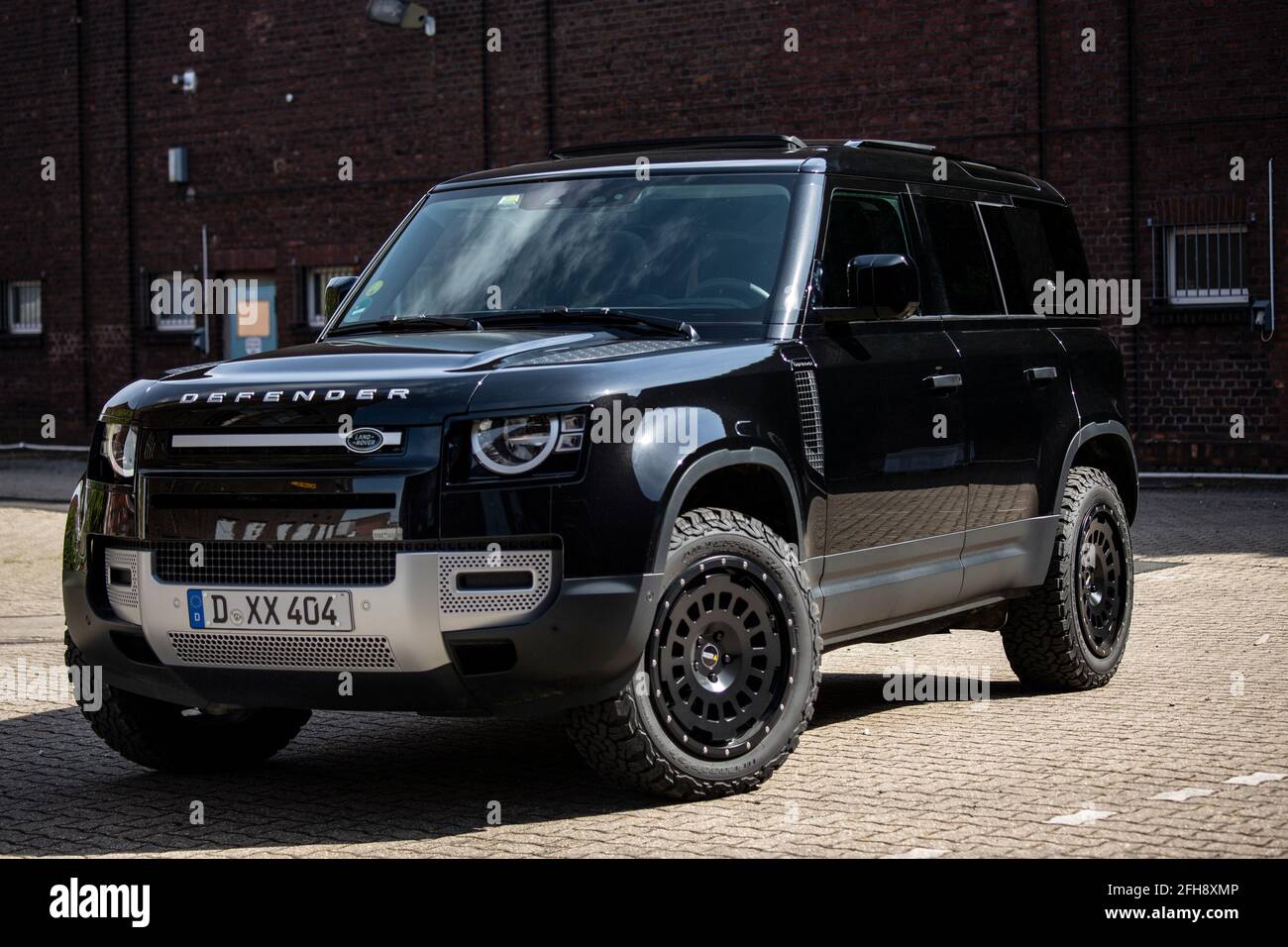 Land Rover Defender Modell 2021 mit Projekt Monotube Felgen en 20 Zoll