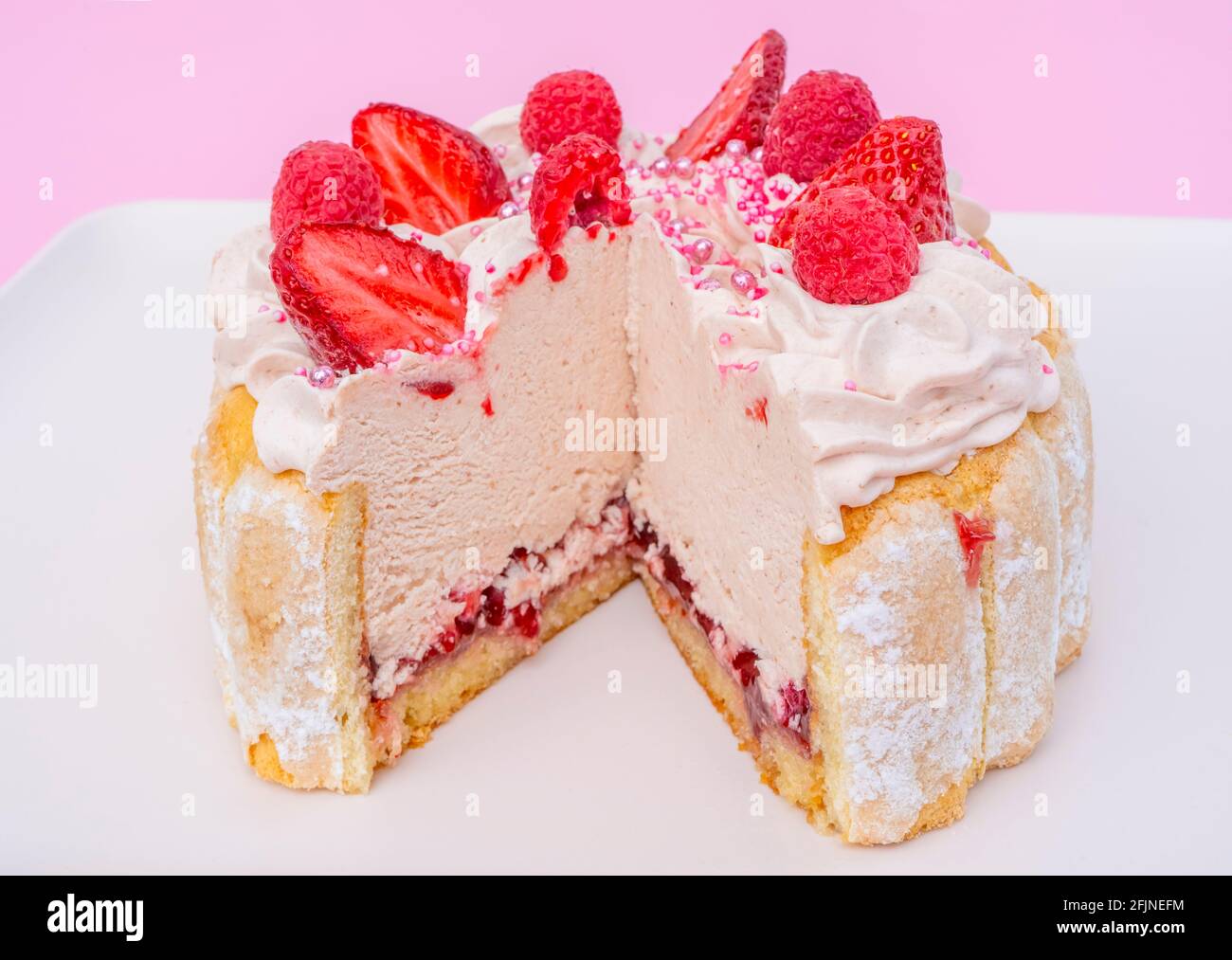 Fresas Y Puesto De Crema Fotos E Imagenes De Stock Alamy
