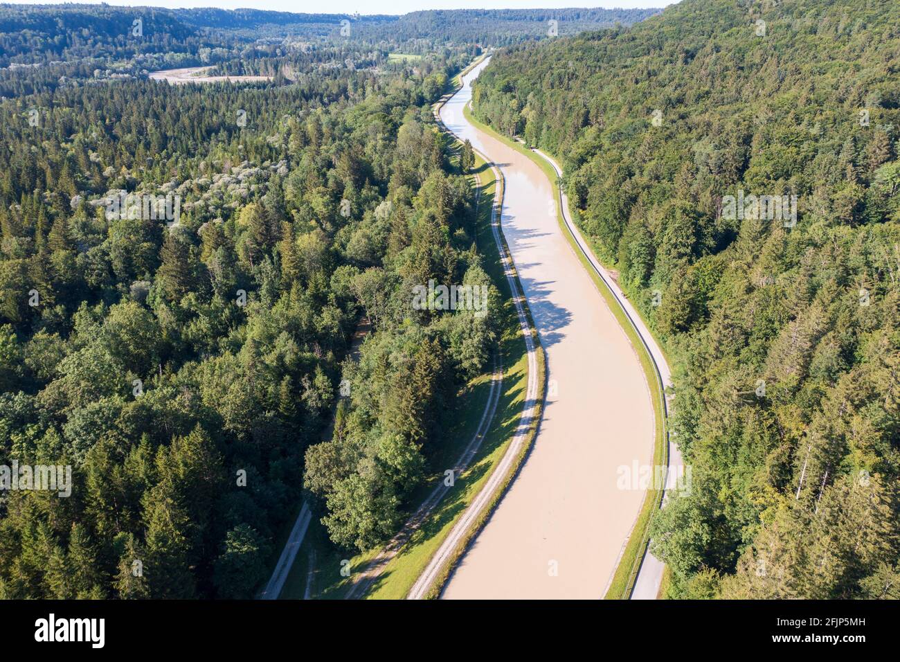 Isarwerkkanal en alta mar, Isarauen cerca de Schaeftlarn, imagen de drone, Alta Baviera, Baviera, Alemania Foto de stock