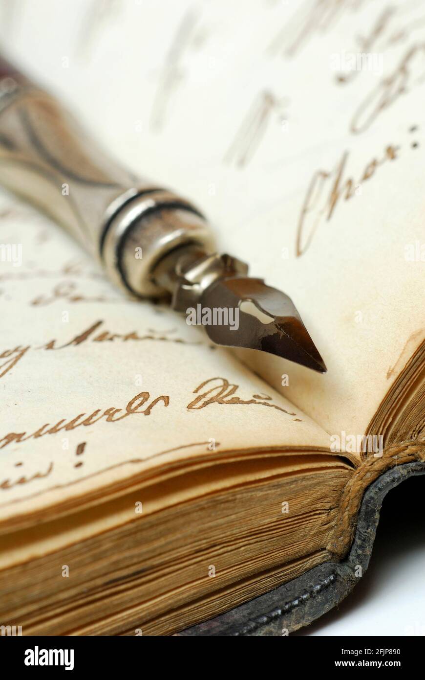 Lápiz con punta, escritura antigua, tinta, escritura a mano, libro, tinta  Fotografía de stock - Alamy