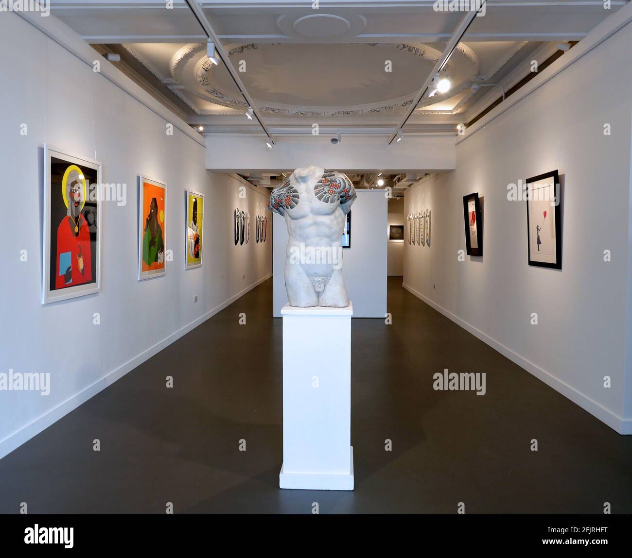 HOFA Gallery (Casa de Bellas Artes) se especializa en arte contemporáneo de  artistas internacionales establecidos y emergentes. HOFA está decidida a  ofrecer una multitud de disciplinas artísticas con un enfoque de intención
