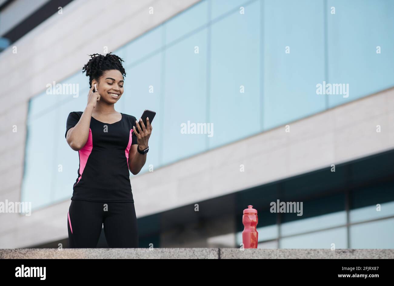 Jogging por la mañana, aplicación para deportes y actividad física Foto de stock