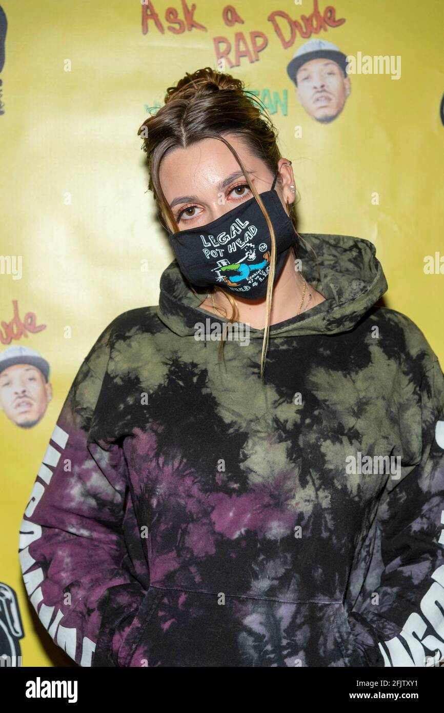 Aye B asiste a la Celebración de 4,20 Días 'Ask A Rap Dude' le trae el  lanzamiento de Legal Posthead una marca de ropa de estilo de vida en Ground  Level, Los