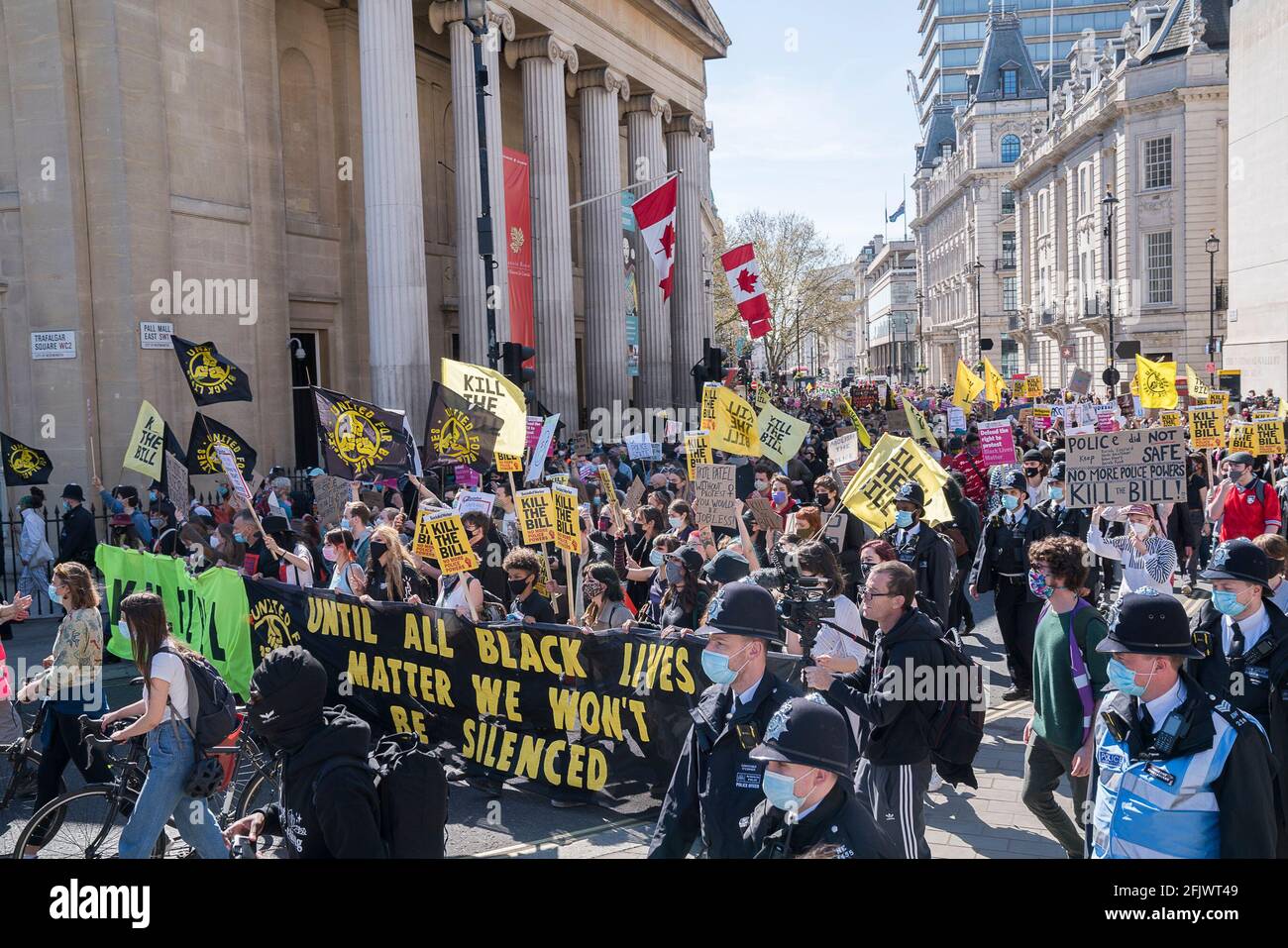 2021, 17th de abril : Miles de manifestantes marchan y se congregan en el centro de Londres contra el proyecto de ley de la policía, el crimen, las sentencias y los tribunales que restringirá el derecho democrático a protestar. Foto de stock