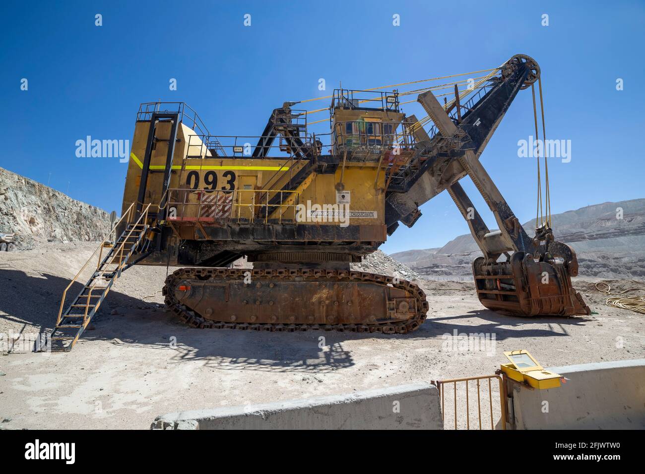 Camiones de gran alcance y maquinaria trabajando en Chuquicamata, la mina  de cobre a cielo abierto más grande del mundo, Calama, Chile Fotografía de  stock - Alamy