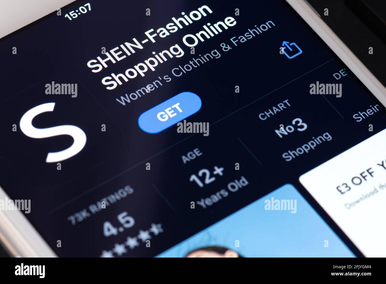 Guilherand-Granges, Francia - 08 de febrero de 2021. Smartphone con  logotipo de la aplicación Shein. Rápido servicio de venta al por menor de  moda en línea con sede en China Fotografía de