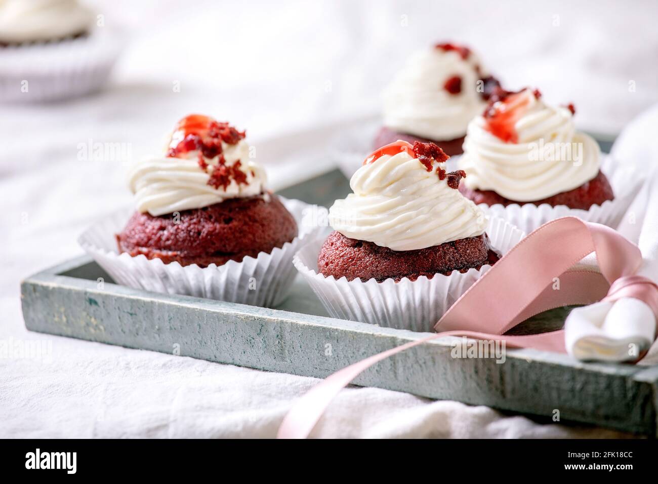 Homemade red velvet cupcakes fotografías e imágenes de alta resolución -  Página 2 - Alamy