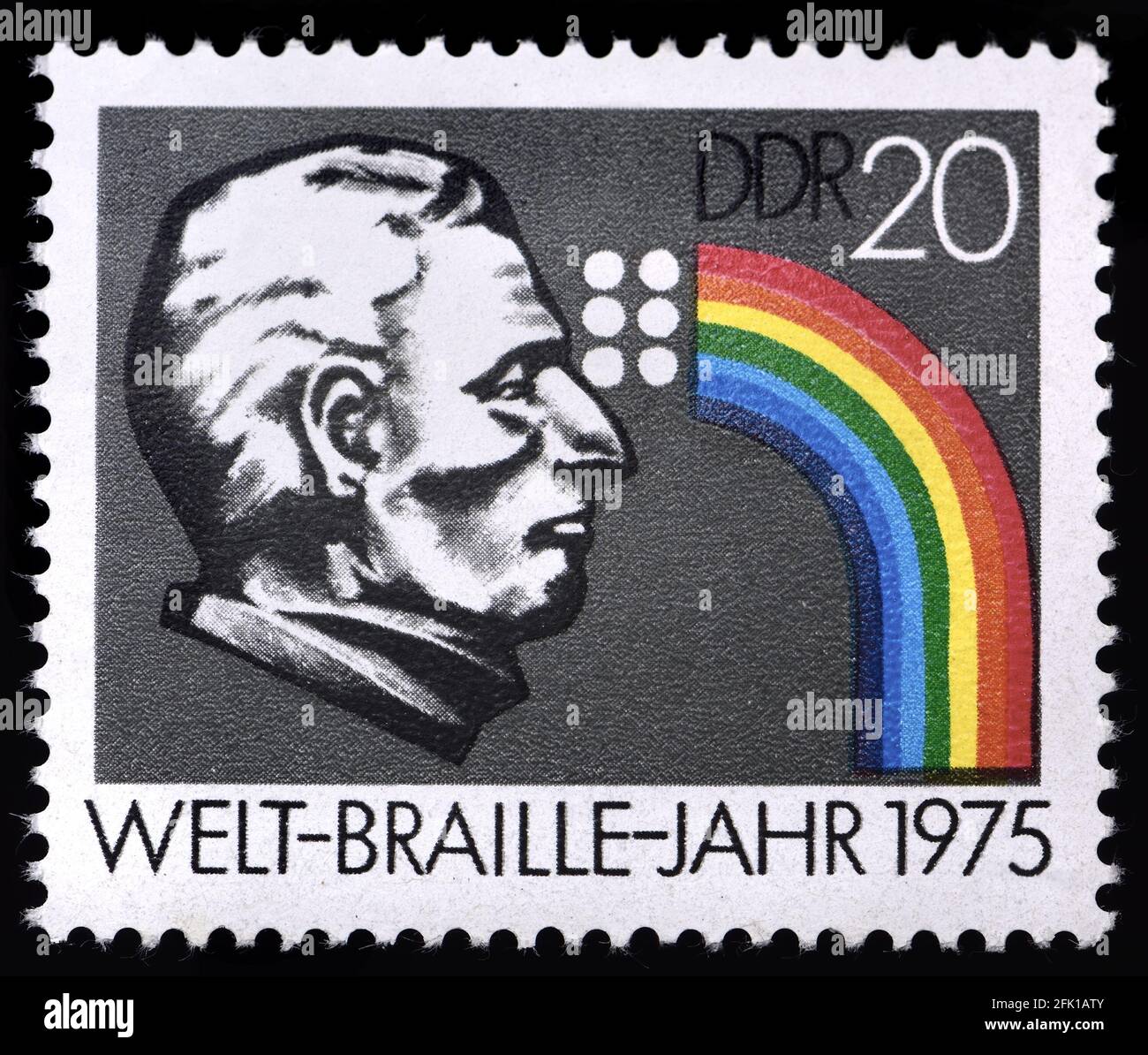 Sello postal alemán oriental (1975) : Año Braille Mundial 1975 Foto de stock