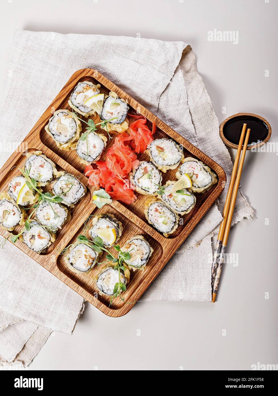 Panecillos calientes variados con anguila, tortilla japonesa, queso