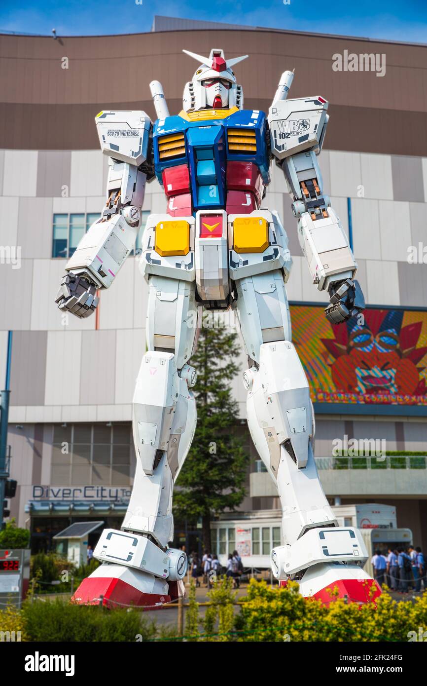 Gundam gigante de tamaño natural, un robot japonés anime animatrónico carácter. Transformadores originales ubicados en la Isla Odaiba, Ciudad de Minato, Tokio, Japón Foto de stock
