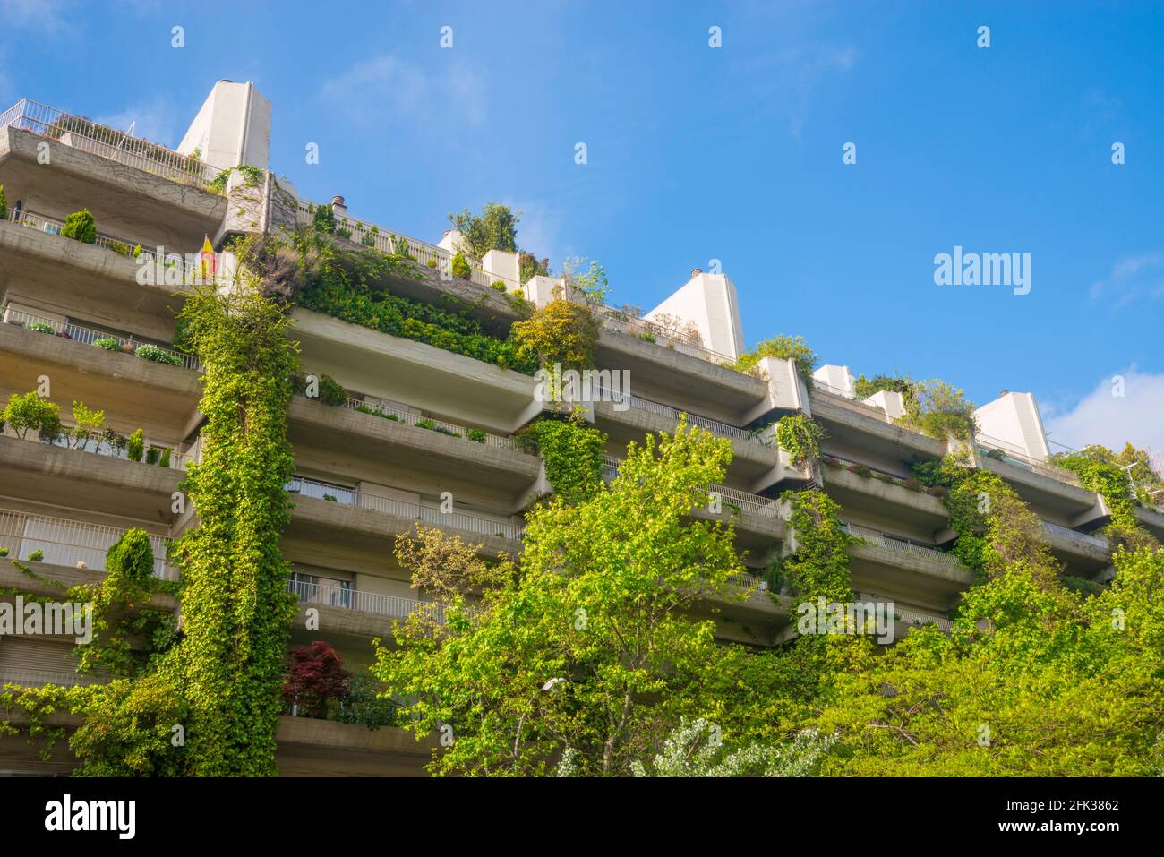 Fachada Del Edificio Oasis Calle Alberto Aguilera Madrid Espana Fotografia De Stock Alamy