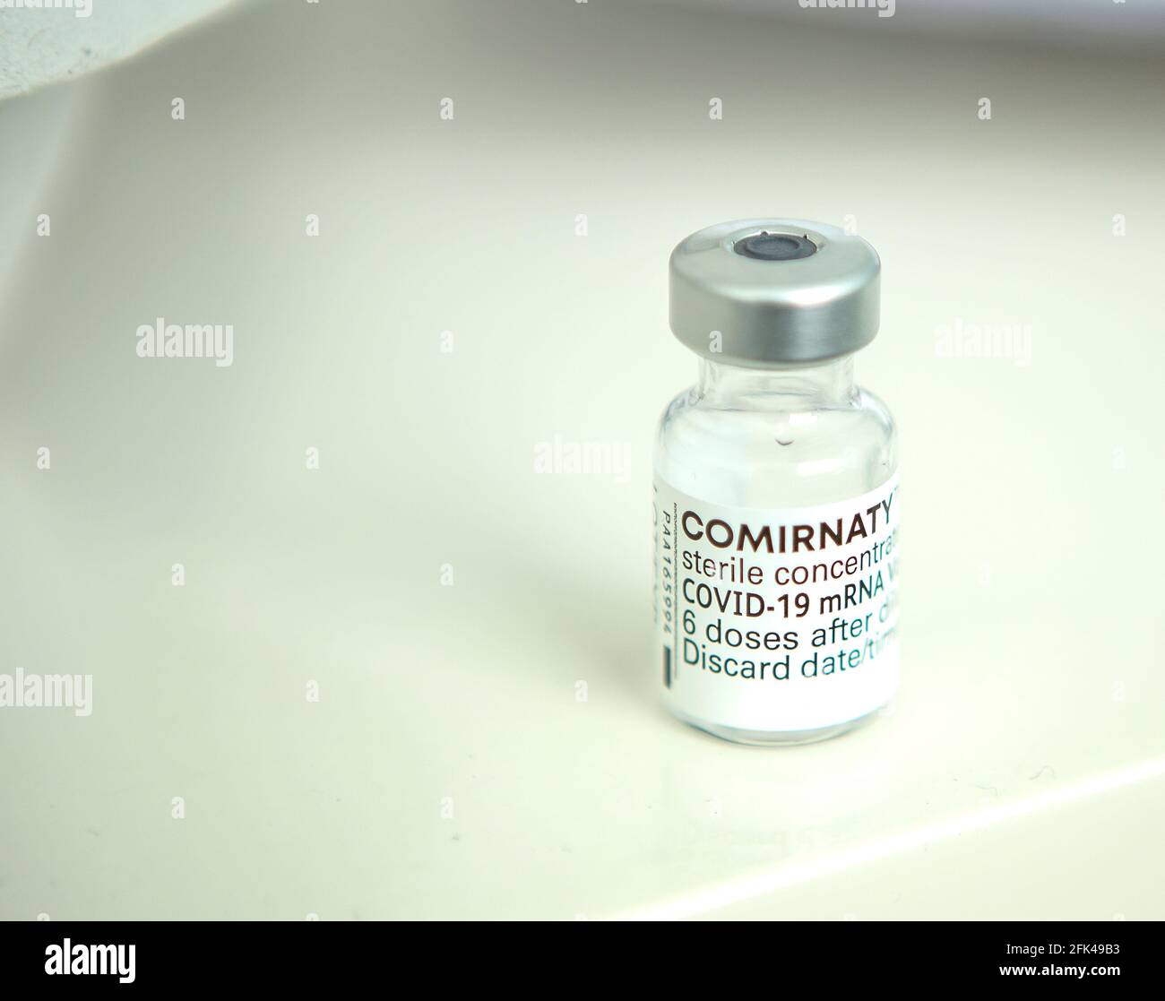 Impfung gegen Covid 19 / Corona mit dem Impfstoff von BioNTech / Pfizer bei der Hausarztpraxis Dr. Ruf en Düsseldorf Foto de stock