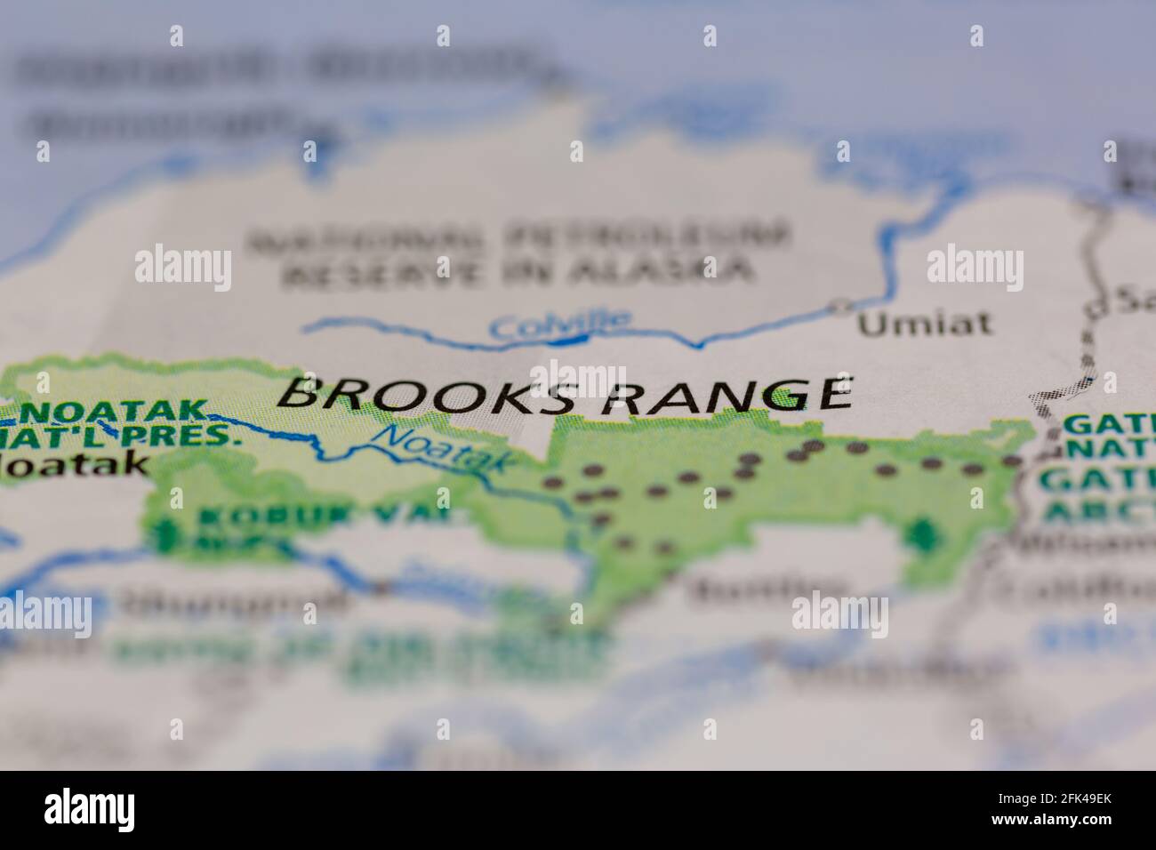Brooks Range Alaska USA mostrado en un mapa geográfico o. hoja de ruta