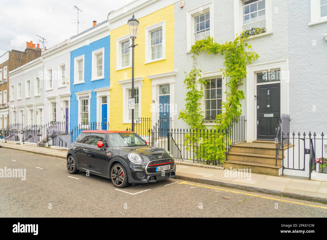 Julio de 2020. Londres. Coloridos edificios en Notting Hill, Londres, Inglaterra, Reino Unido Foto de stock