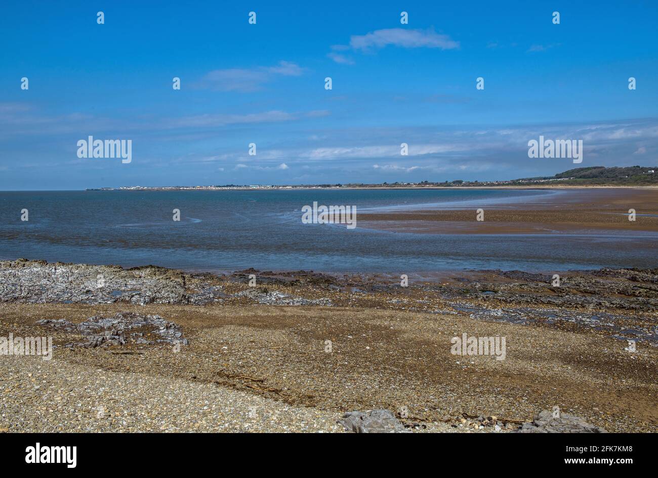 El estuario del río Ogmore, o Afon ogwr, donde se vacía y se llena del canal de Bristol en Ogmore por el mar de Gales del Sur Foto de stock