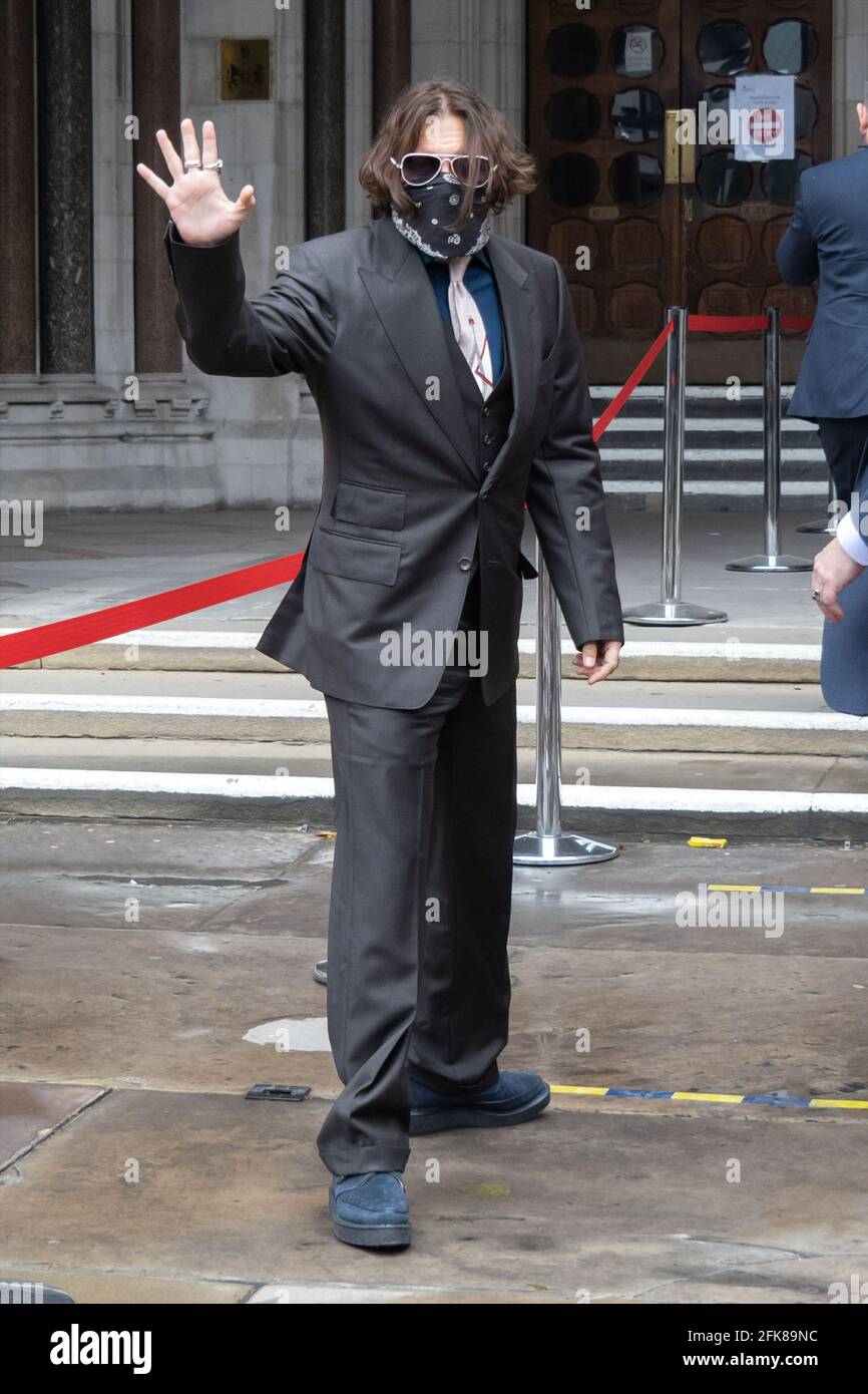 Londres - Gran Bretaña - 20200708 Johnny Depp y Amber escucharon fuera de  los Tribunales Reales de Justicia. -FOTO: Johnny Depp Nils Jorgensen  Fotografía de stock - Alamy