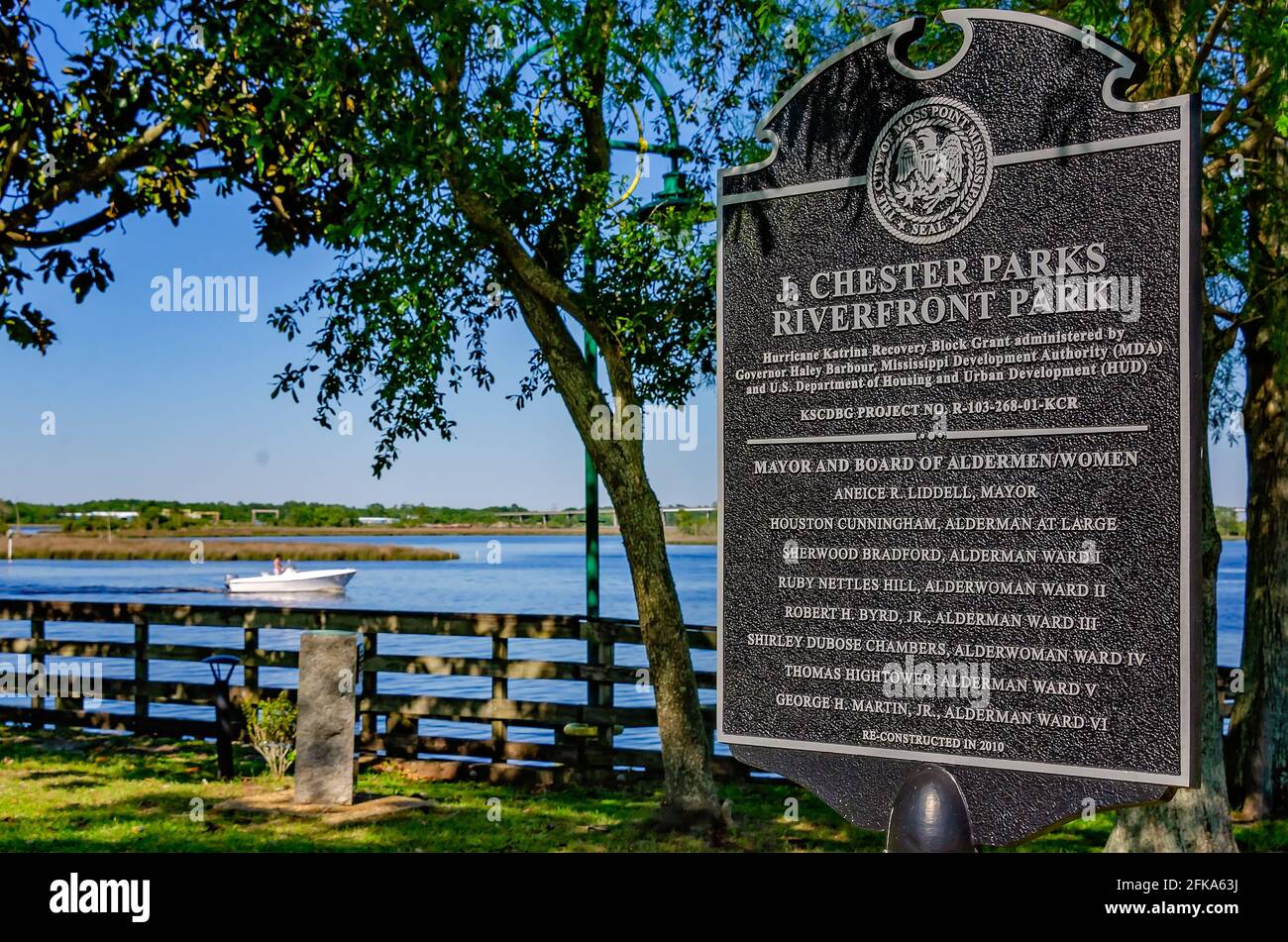 J. Chester Parks Riverfront Park está representado el 29 de abril de 2021 en Moss Point, Mississippi. El parque se encuentra a orillas del río Escatawpa. Foto de stock