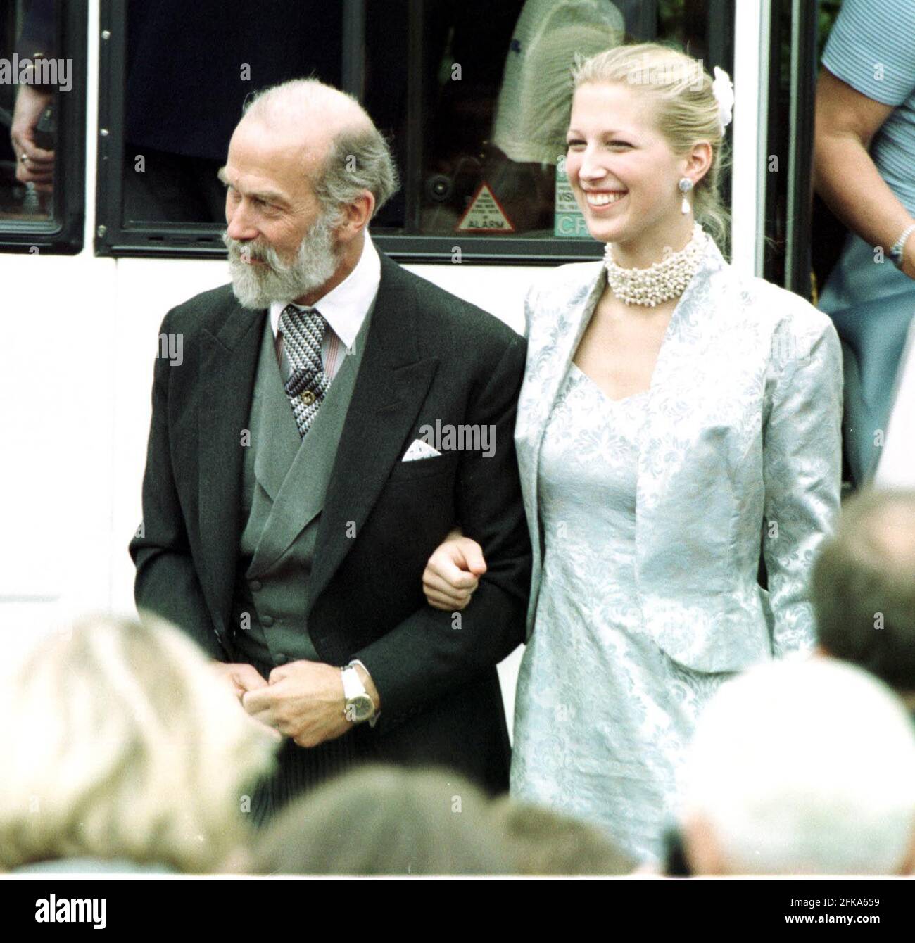 El príncipe Miguel de Kent y su hija el 1999arrive de junio en Castillo de Windsor para la boda del Príncipe Eduardo a Sophie Rhys Jones Foto de stock