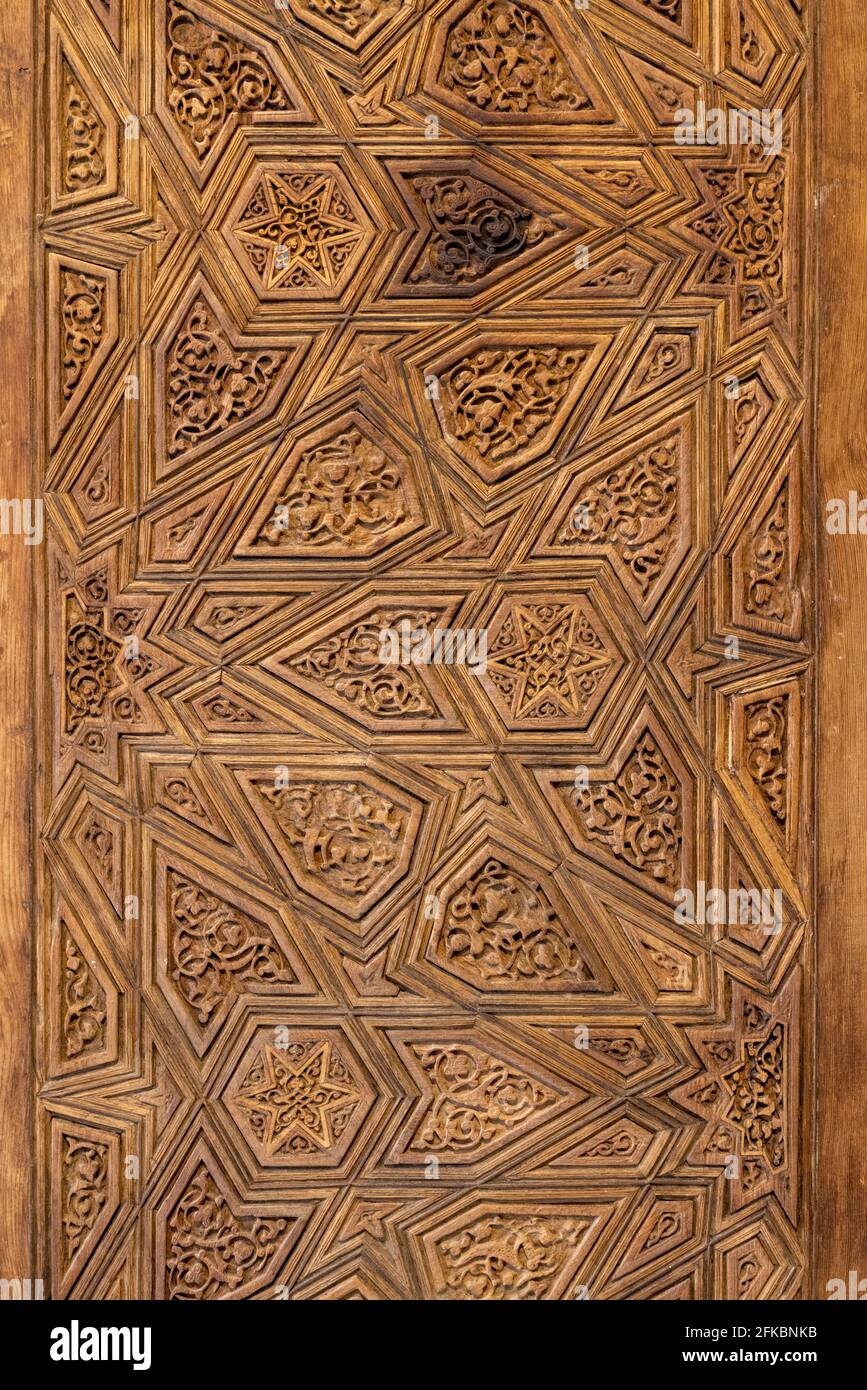 Puerta de madera tallada Ayyubid, Tumba de Imam al-Shafi'i, El Cairo, Egipto Foto de stock