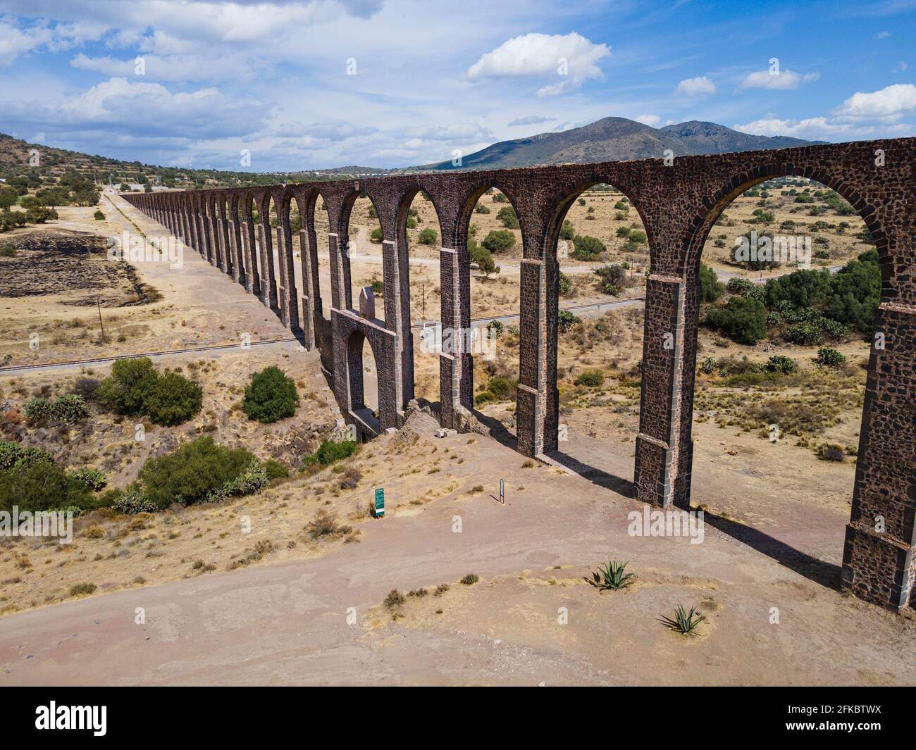 Acueducto de tembleque fotografías e imágenes de alta resolución - Alamy