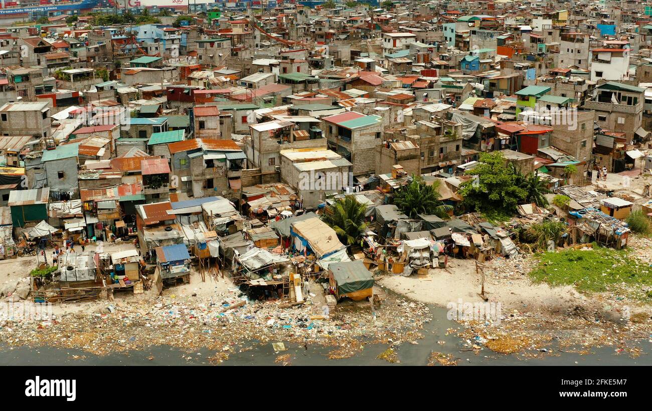 Lençol Metálico E Coberturas Ocas Casas-escuras Numa área Pobre Da Favela  Em Manila Foto de Stock - Imagem de linha, miséria: 183821898