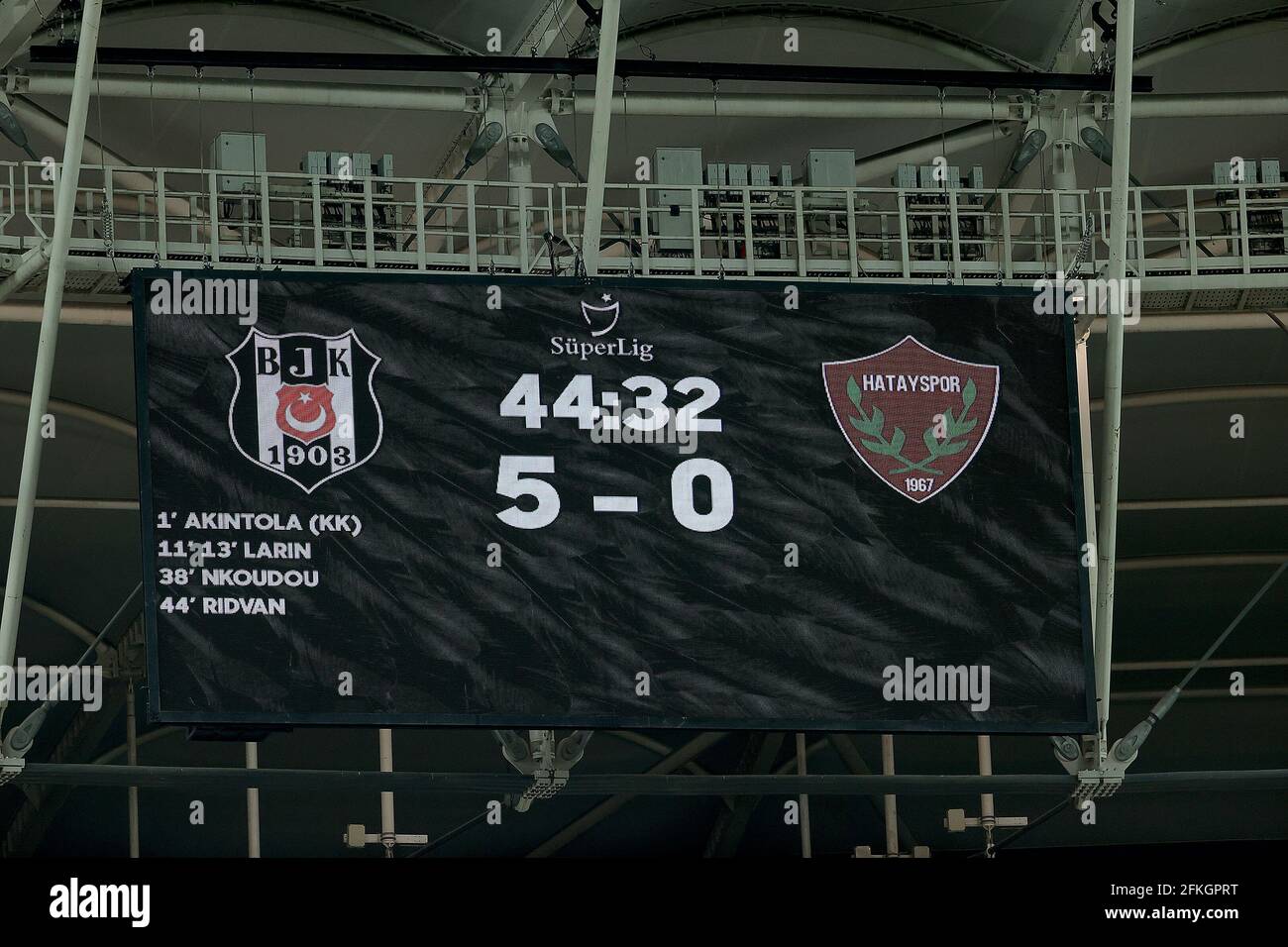 ISTANBOEL, TURQUÍA - 1 DE MAYO: Durante el partido SuperLig entre Besiktas  y Hatayspor en Vodafone Park el 1 de mayo de 2021 en Istanboel, Turquía  (Foto de Orange Pictures/Orange Pictures Fotografía