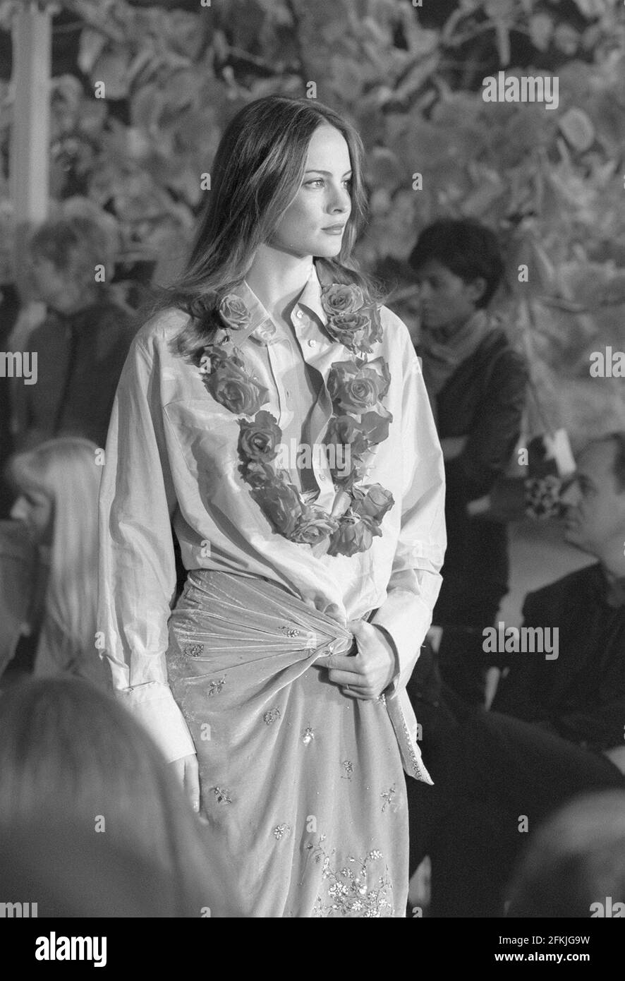 Ropa Paul Smith London Fashion week Septiembre de 1999 PAUL SMITH COLECCIÓN  DE PRIMAVERA DE VERANO EN LA SEMANA DE LA MODA DE LONDRES. CHELSEA FSIC  GARDEN Fotografía de stock - Alamy