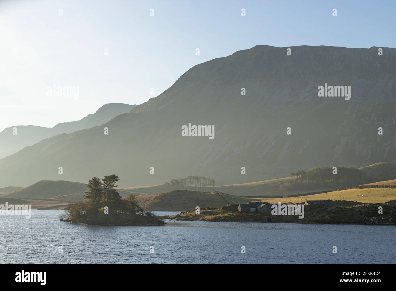 Lagos Cregennan al amanecer, Snowdonia, Gales Foto de stock